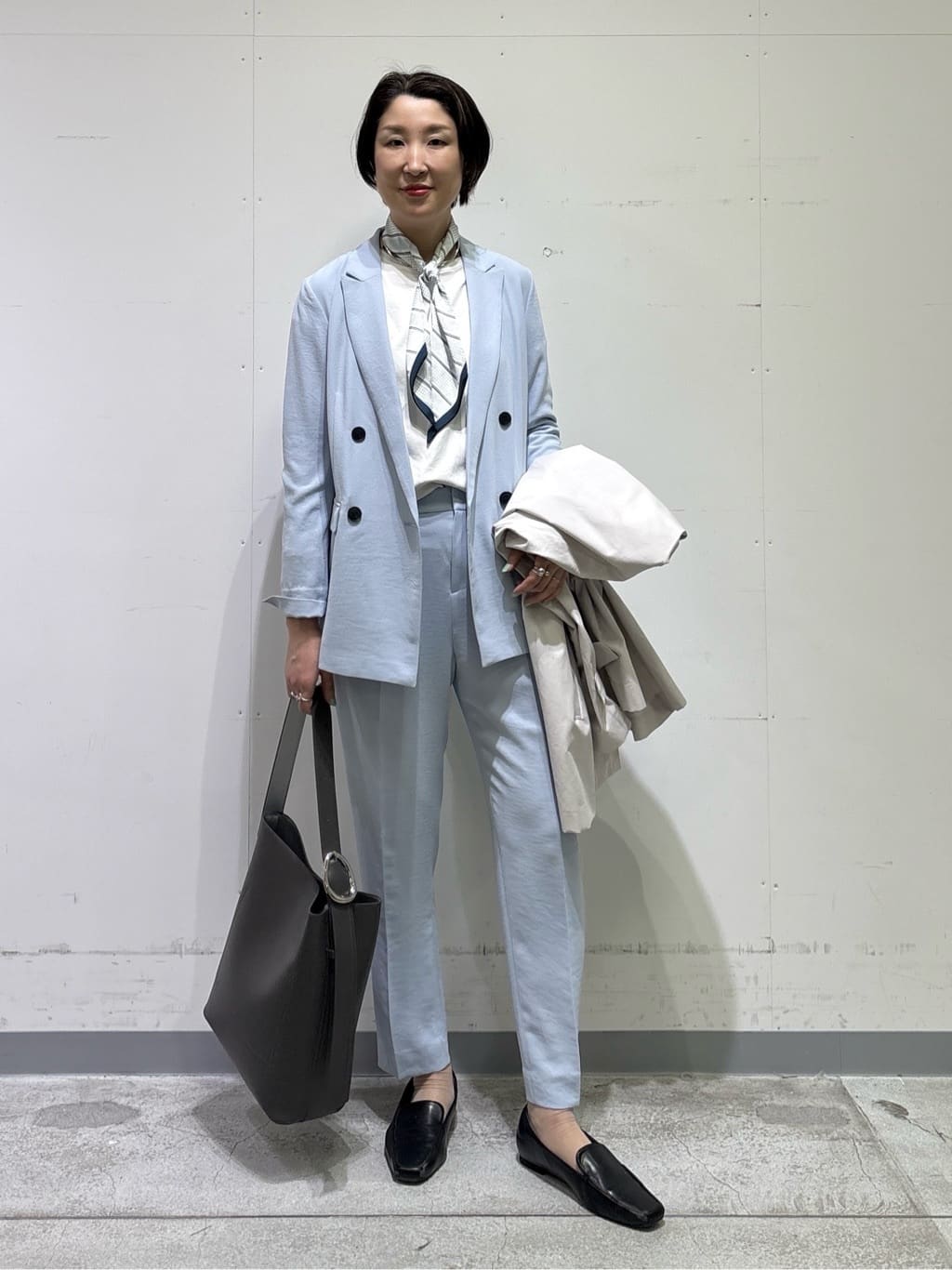 yuriさんの「INDIVI｜【洗える／多機能／SETUP可】着る日傘ダブルジャケット」を使ったコーディネート