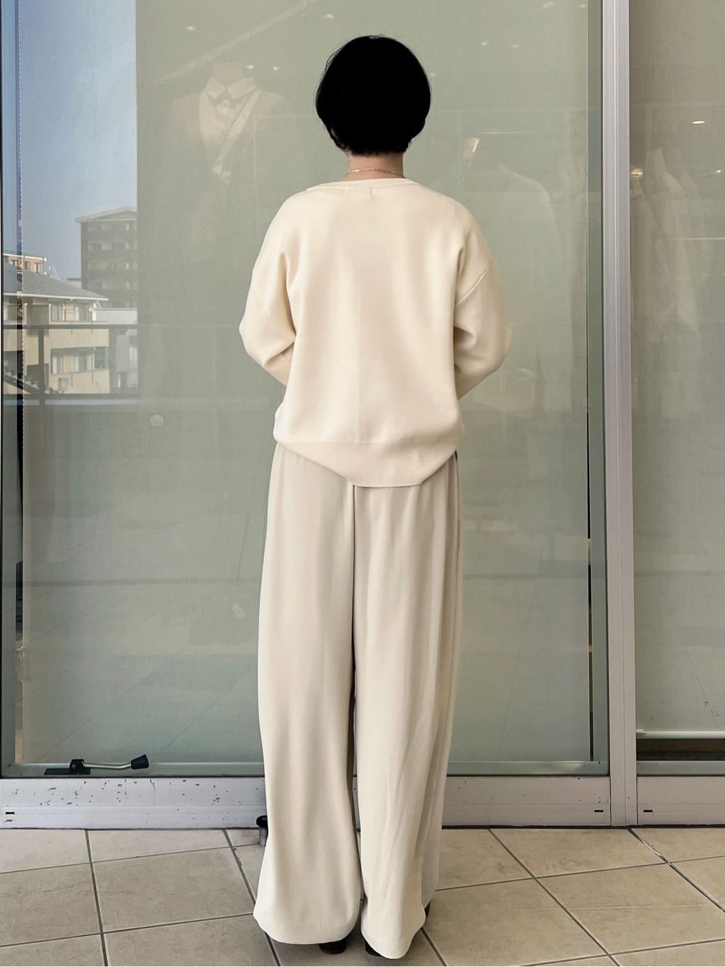 yo-koさんの「OPAQUE.CLIP｜キーネックデザインニット【洗濯機OK】」を使ったコーディネート