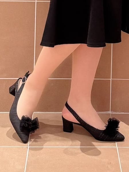 すみれさんの「ESPERANZA｜シフォンリボン付きバックストラップパンプス」を使ったコーディネート