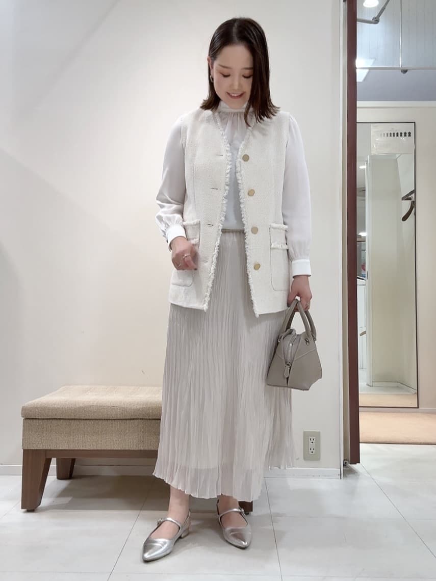 YUIさんの「UNTITLED｜【オンオフ使える】スラブツイード ジレ」を使ったコーディネート