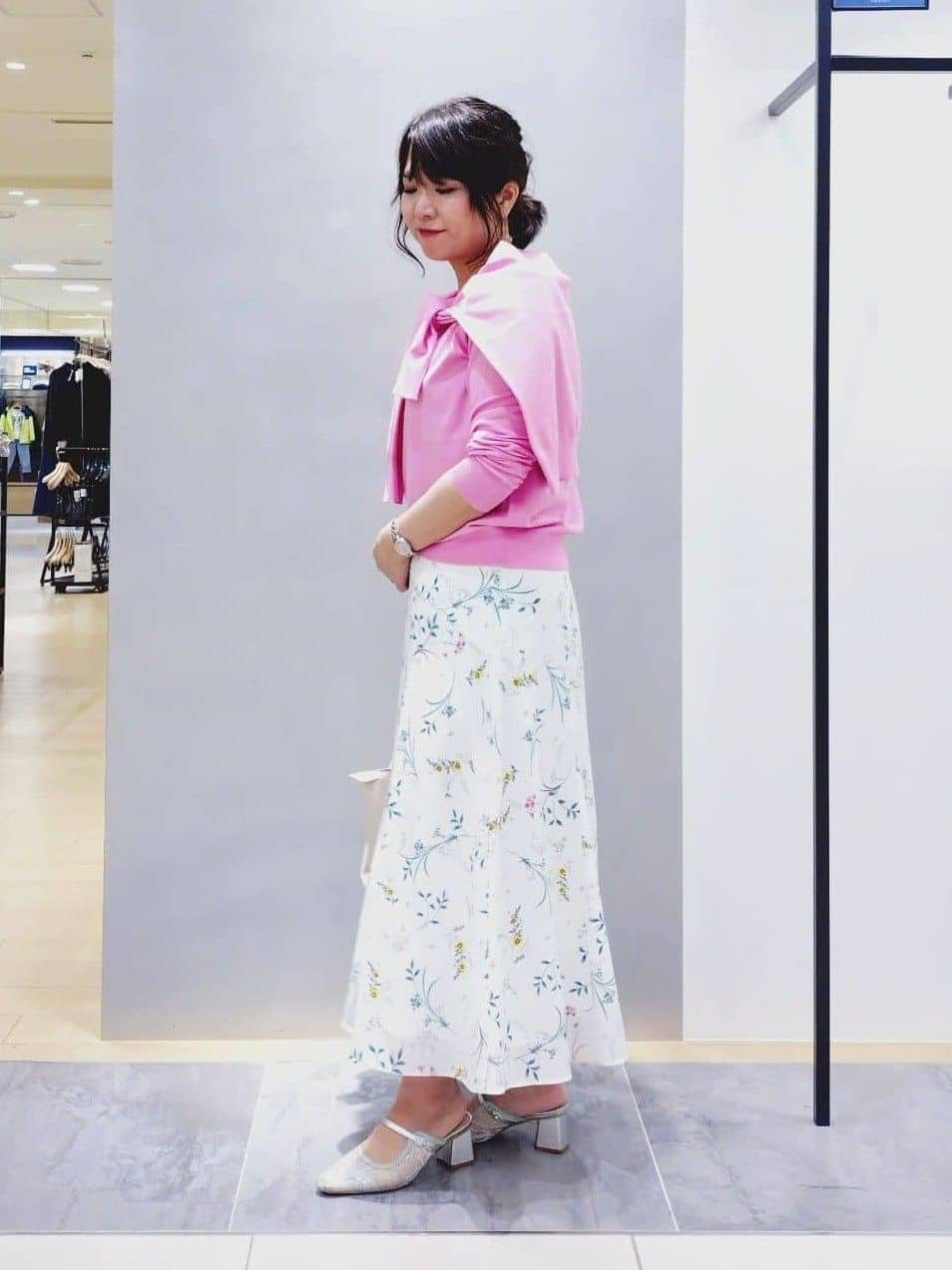 TOMOMIさんの「INDIVI｜【洗える／アンサンブル可能】シンプルデザインニット」を使ったコーディネート