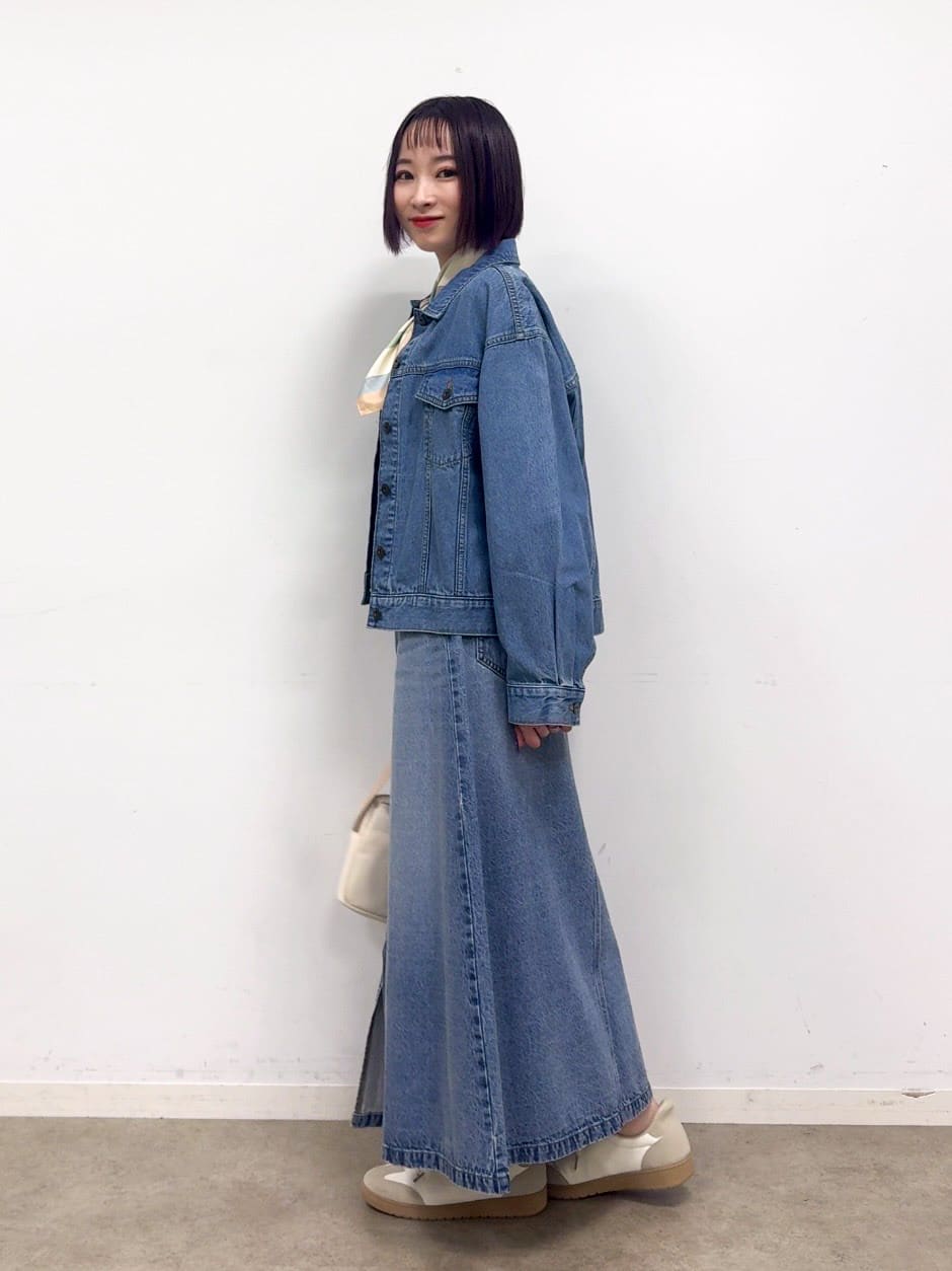 𝐜𝐡𝐢𝐤𝐚さんの「SHOO･LA･RUE｜【SHOO・LA・RUE DENIM】羽織るだけでこなれる　オーバーサイズデニムジャケット」を使ったコーディネート
