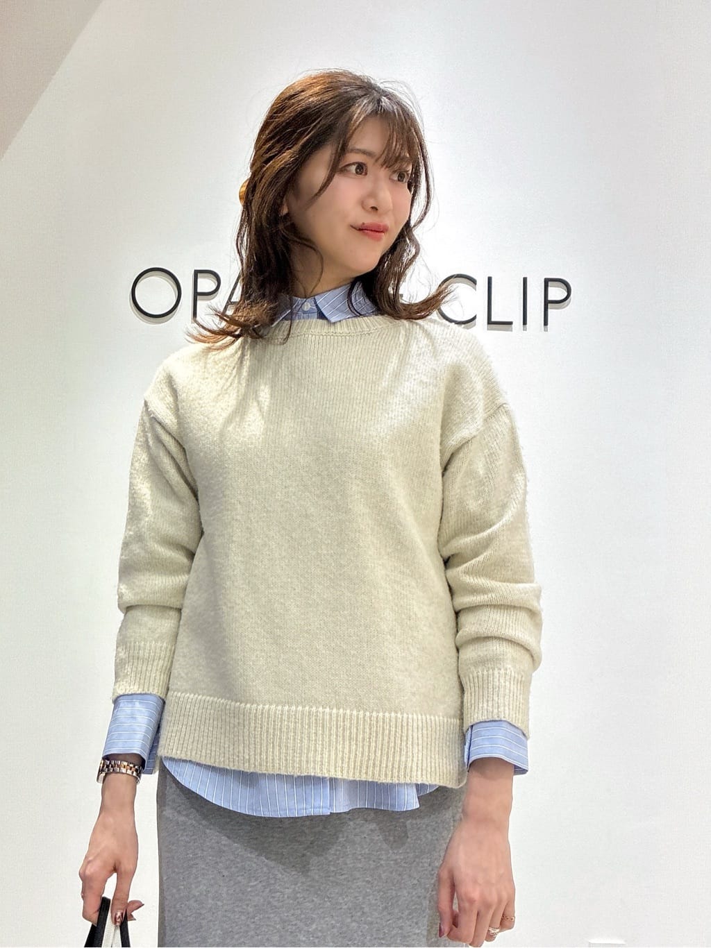 もんちゃんさんの「OPAQUE.CLIP｜リラクシークルーネックニット【洗濯機OK】」を使ったコーディネート