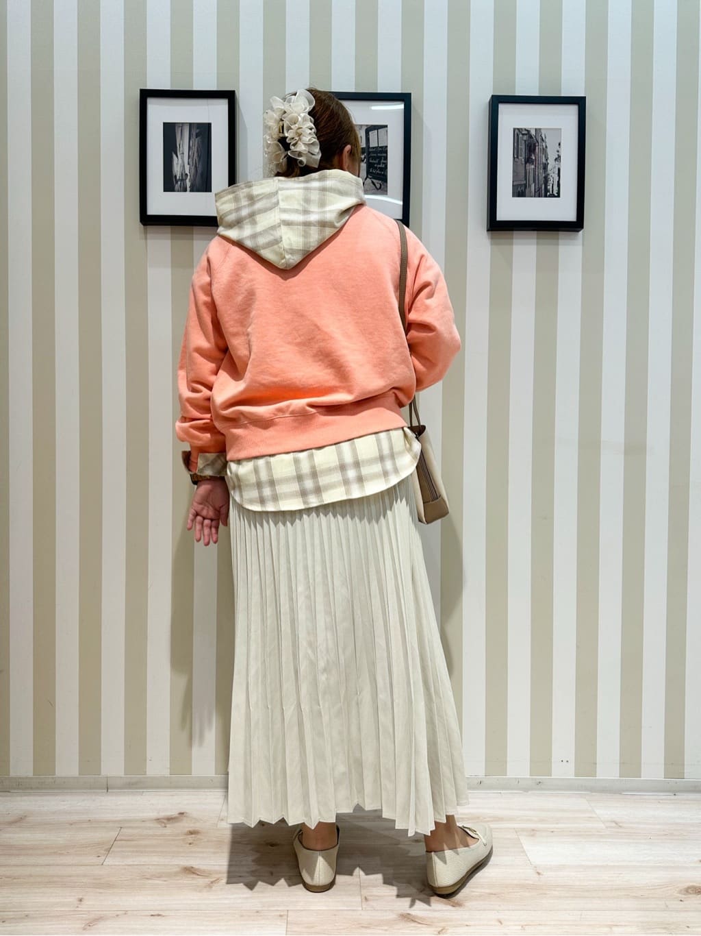 みさぼうさんの「SHOO･LA･RUE｜MIX調 シンプルラグランスウェット」を使ったコーディネート