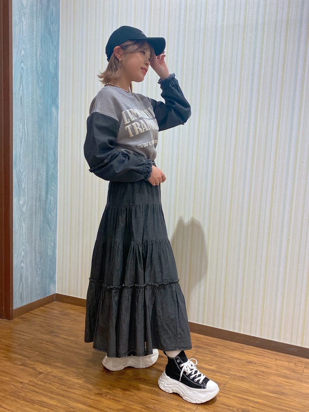 ayaさんの「SHOO･LA･RUE｜デニム袖切替ロゴニット」を使ったコーディネート