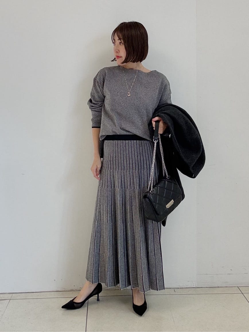 yoshiyaさんの「INDIVI｜【洗える／SETUP可能】ジャカードニット プリーツスカート」を使ったコーディネート