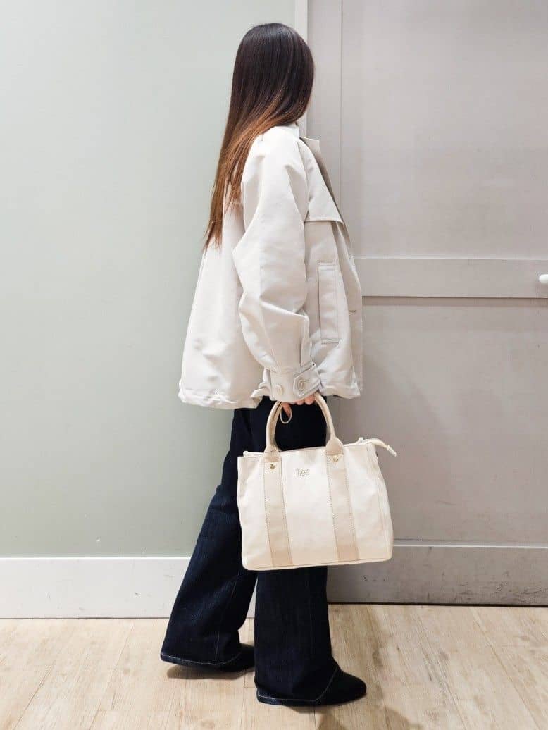 maiさんの「grove｜【貴島明日香さん着用】【撥水／シルエット2WAY】軽やかミドルトレンチコート」を使ったコーディネート