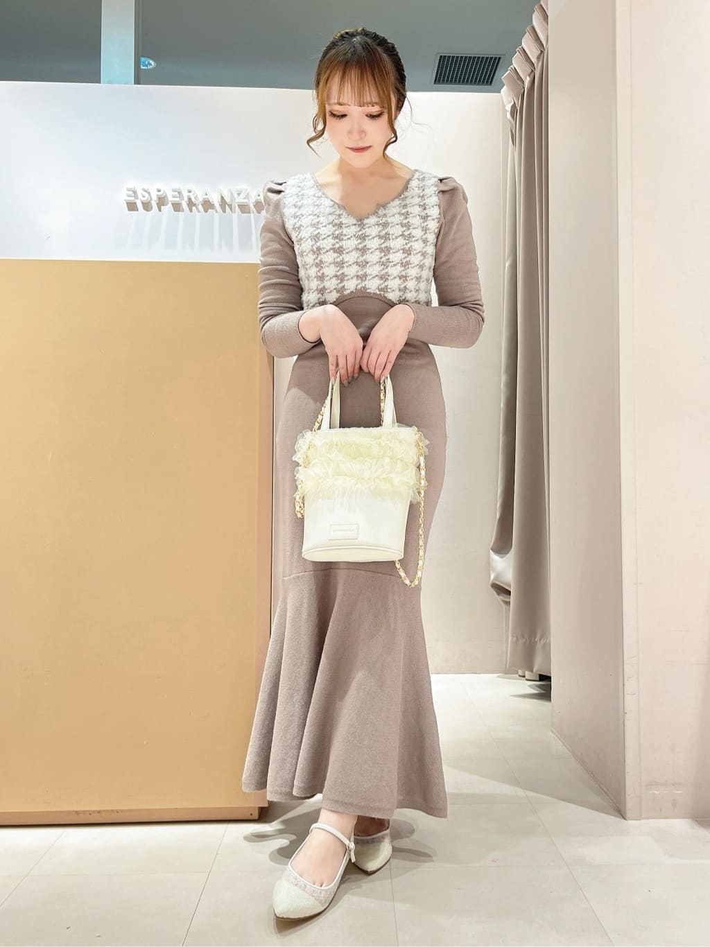 このかさんの「ESPERANZA｜甲ストラップシアーパンプス」を使ったコーディネート
