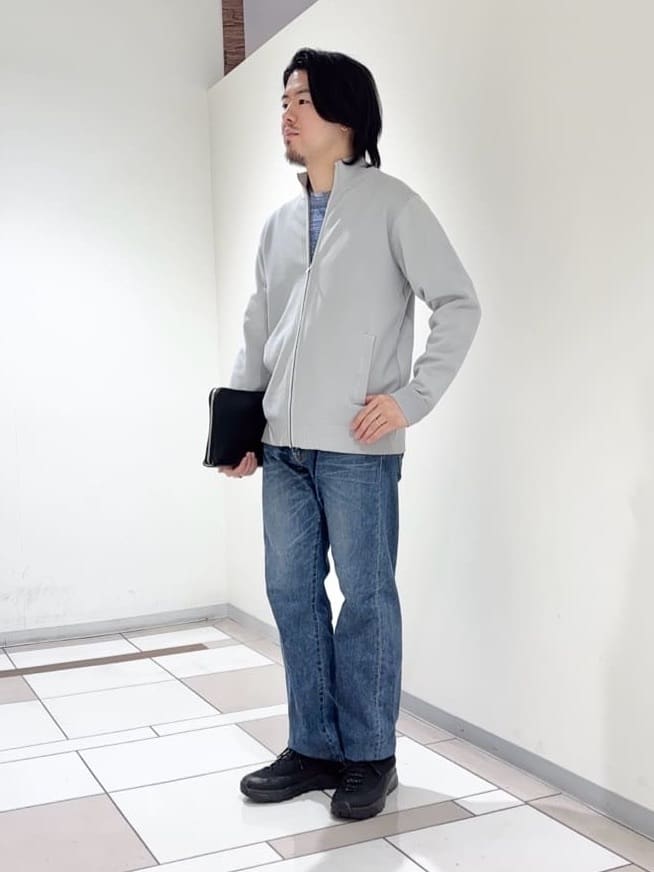 及川さんの「TAKEO KIKUCHI｜ジップアップ 鹿の子 ニット」を使ったコーディネート