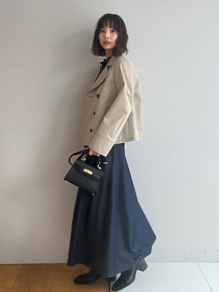 misaさんの「DRESSTERIOR｜【ウォッシャブル/撥水素材】Aラインショートトレンチジャケット」を使ったコーディネート