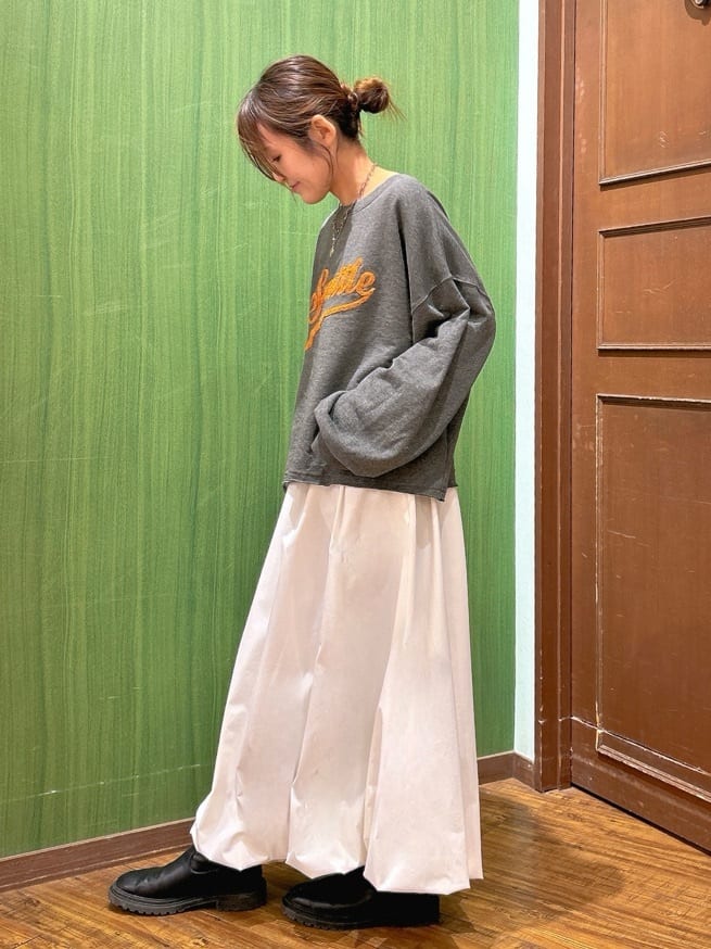 かおりさんの「SHOO･LA･RUE｜【洗濯機可/S-LL】コーデの主役になる ロゴアソート 裏毛スウェット」を使ったコーディネート