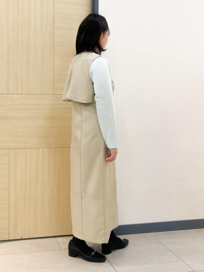 YOさんの「grove｜高評価！【一枚着／ジレ】着回しできるトレンチライクジャンドレ」を使ったコーディネート