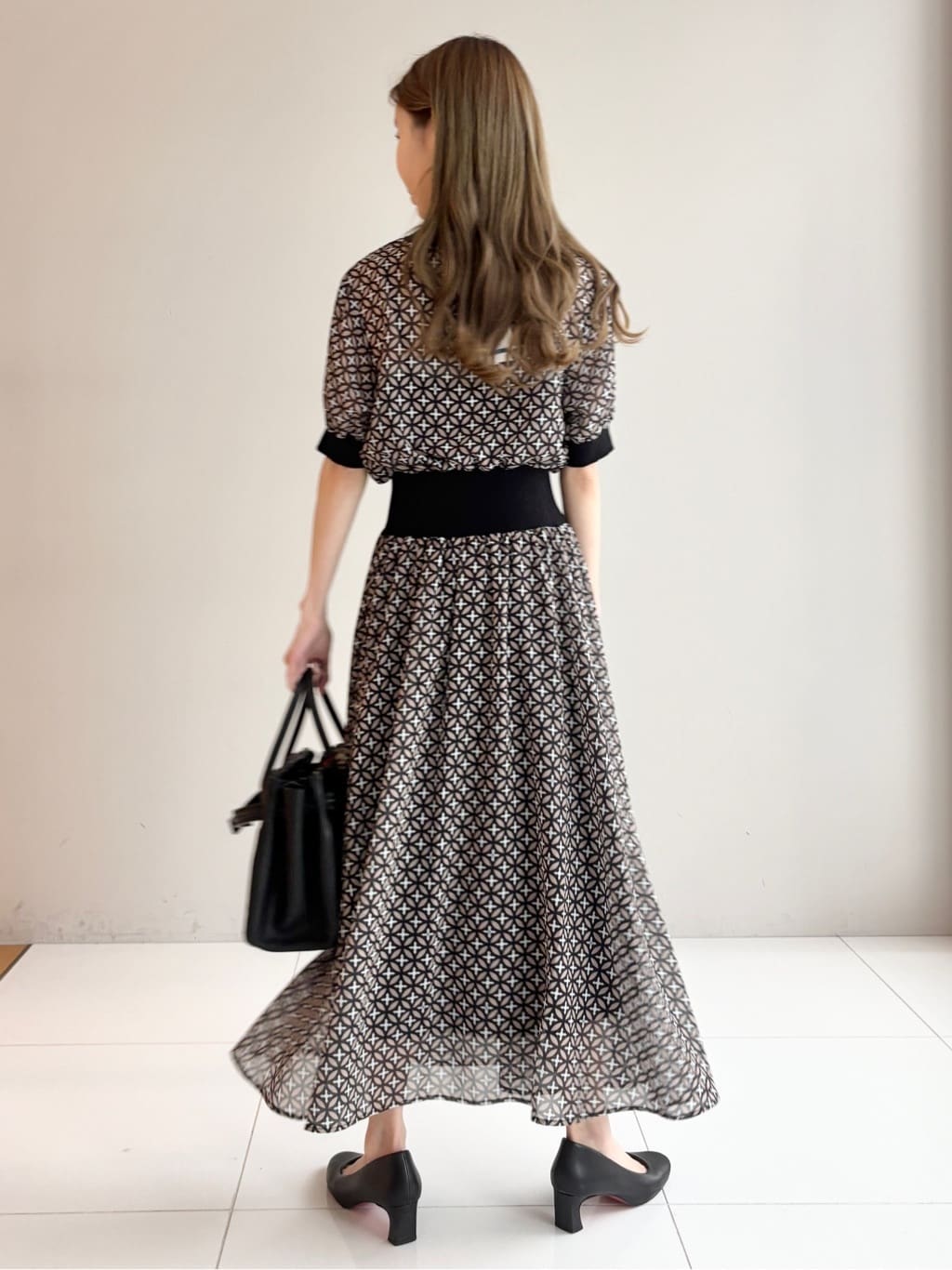 清水夏姫さんの「DRESSTERIOR｜【再入荷/otonaMUSE5月号掲載/ウォッシャブル】オーバーラップサークル シアードレス」を使ったコーディネート