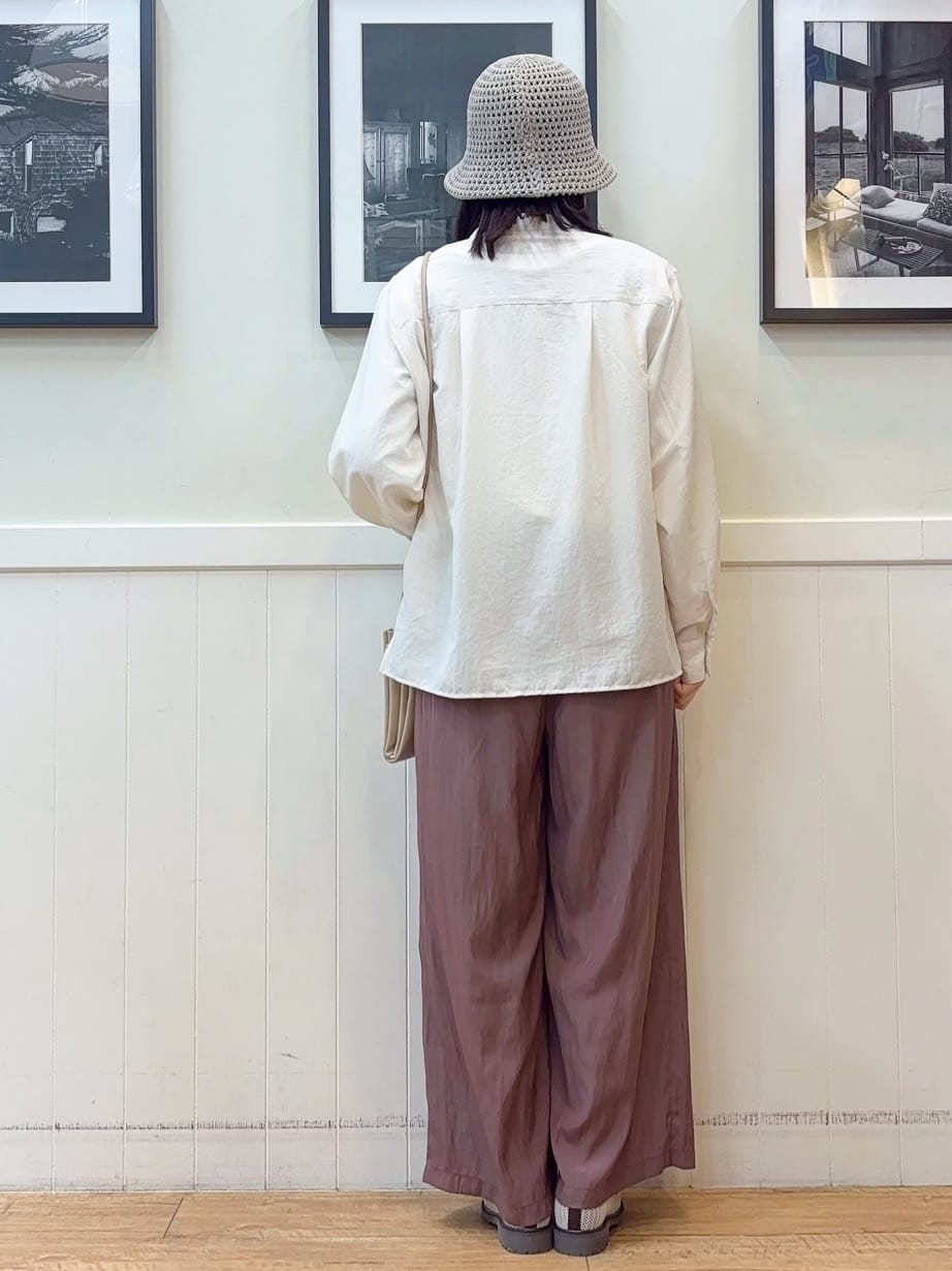 えぬさんの「SHOO･LA･RUE｜【UV/抗菌防臭/洗濯機可】小さめロゴの大人スムースロンT」を使ったコーディネート
