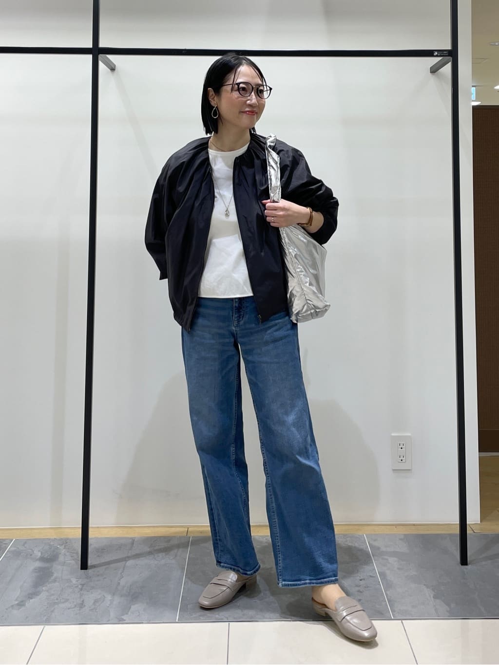 shihoさんの「INDIVI｜◆【セットアップ可/はっ水】シャイニータイプライターブルゾン」を使ったコーディネート