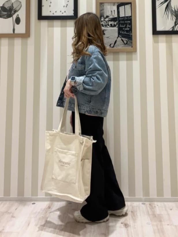 mさんの「SHOO･LA･RUE｜【SHOO・LA・RUE DENIM】羽織るだけでこなれる　オーバーサイズデニムジャケット」を使ったコーディネート