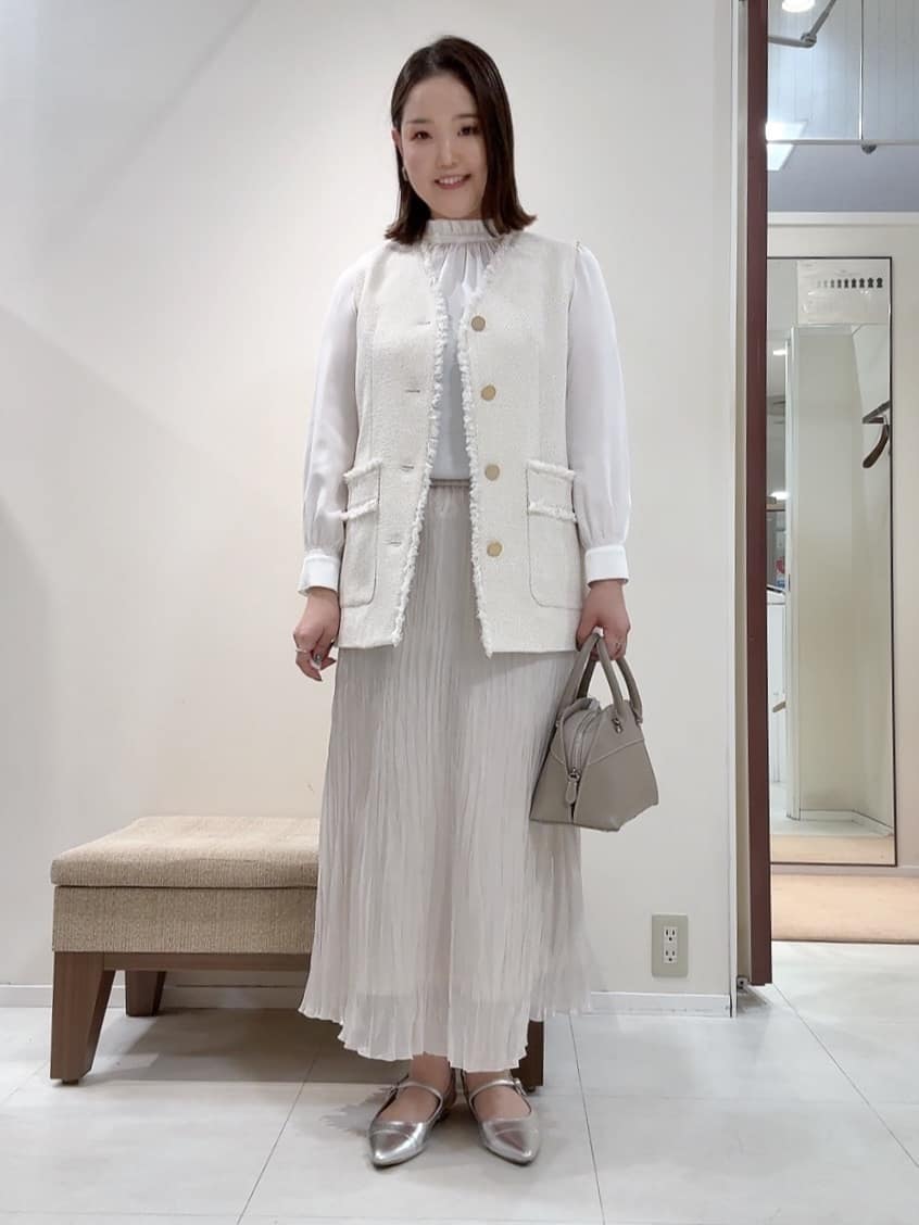 YUIさんの「UNTITLED｜◆【セレモニー/定番人気】ハイネックフリル ブラウス」を使ったコーディネート