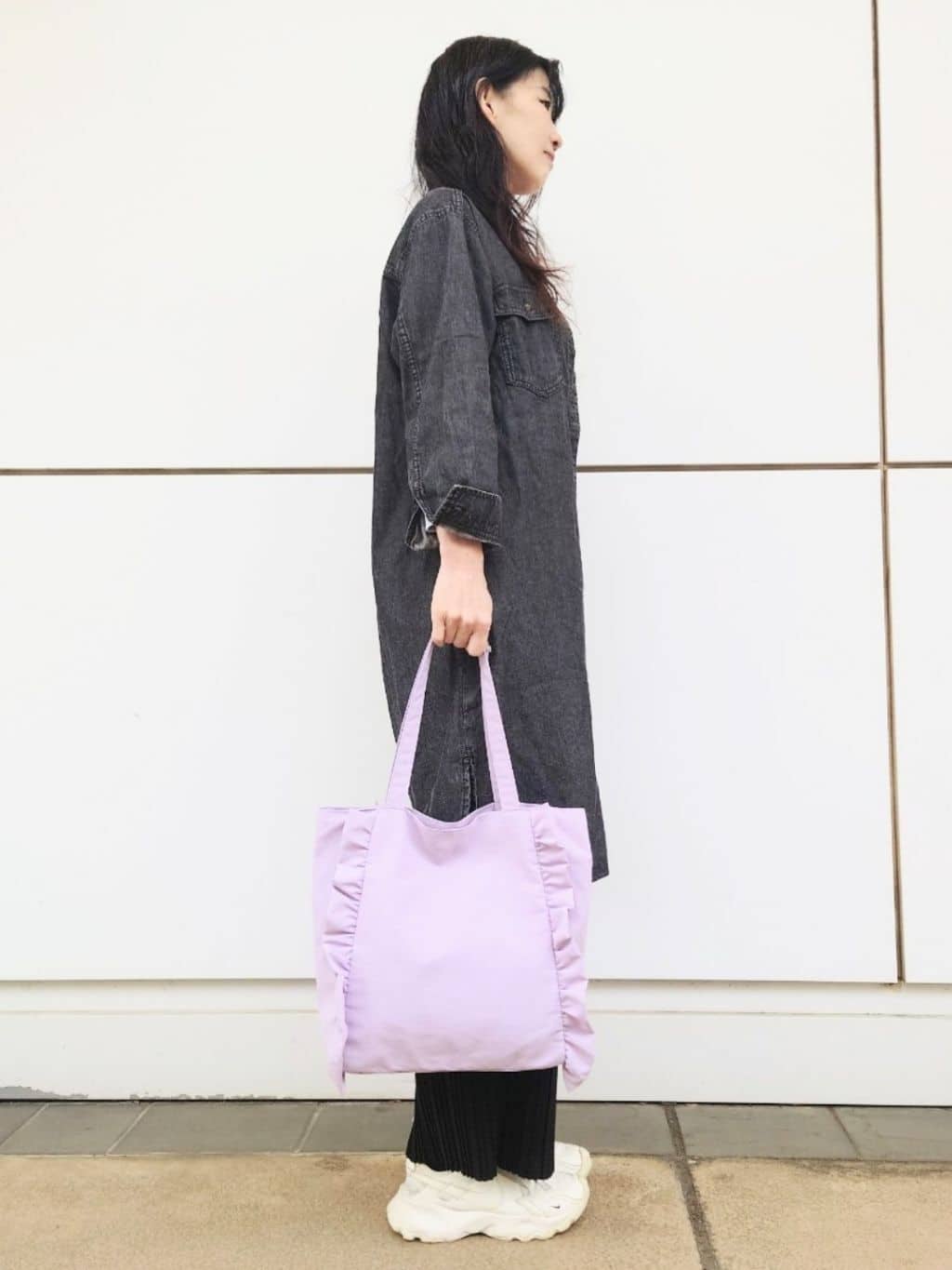 maimai*さんの「SHOO･LA･RUE｜【ライトオンスデニム/S-LL/体型カバー】首元すっきり ワンピにもなるロングデニムシャツ」を使ったコーディネート