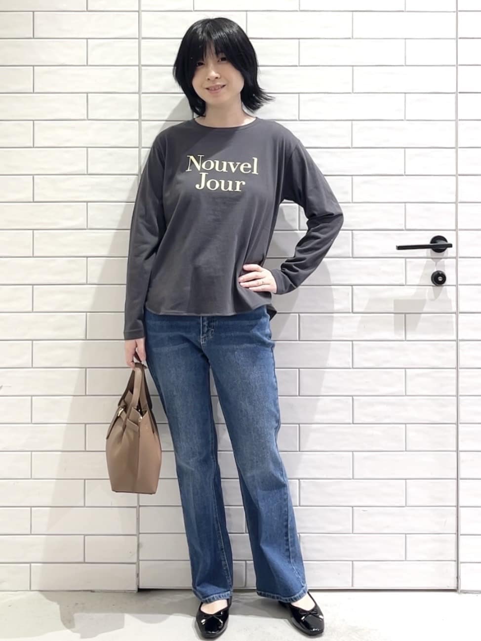 しおりさんの「OPAQUE.CLIP｜ロゴプリントロングTシャツ【洗濯機OK】」を使ったコーディネート