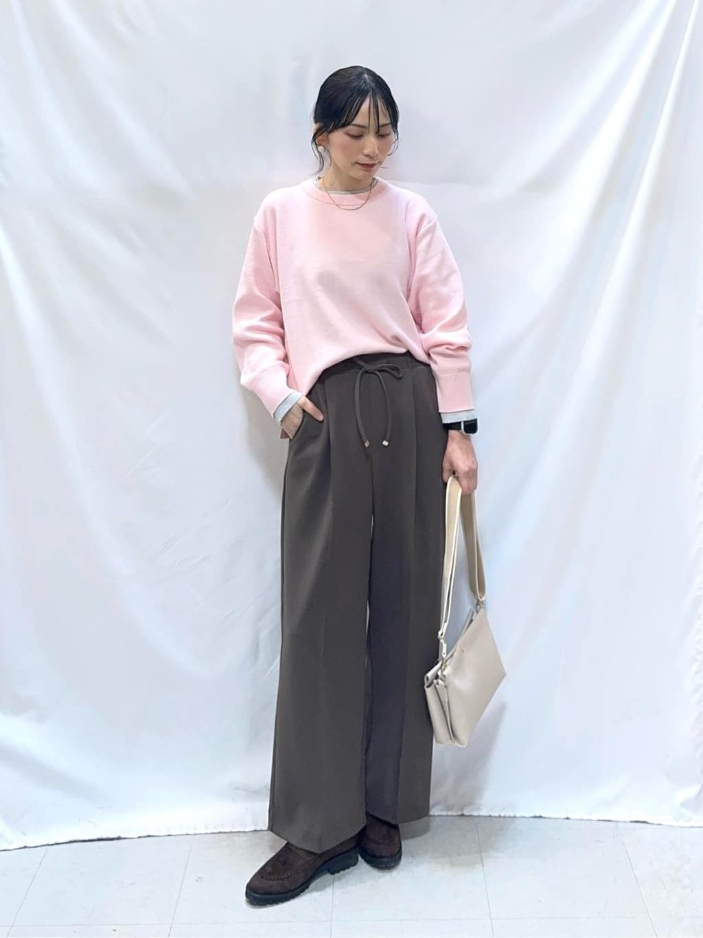 𝐇𝐢𝐫𝐨𝐦𝐢さんの「SHOO･LA･RUE｜【洗濯機可/S-LL/インしなくても着られる】1枚で決まる　レイヤード風スウェットライクニット」を使ったコーディネート
