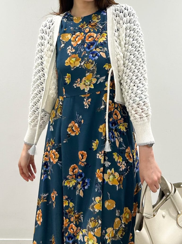 hayaseさんの「SunaUna｜【手洗い可】花柄パネルワンピース」を使ったコーディネート