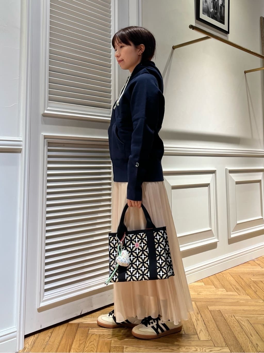 つじ まこさんの「DRESSTERIOR｜デキシー吊裏毛ジップアップパーカ」を使ったコーディネート