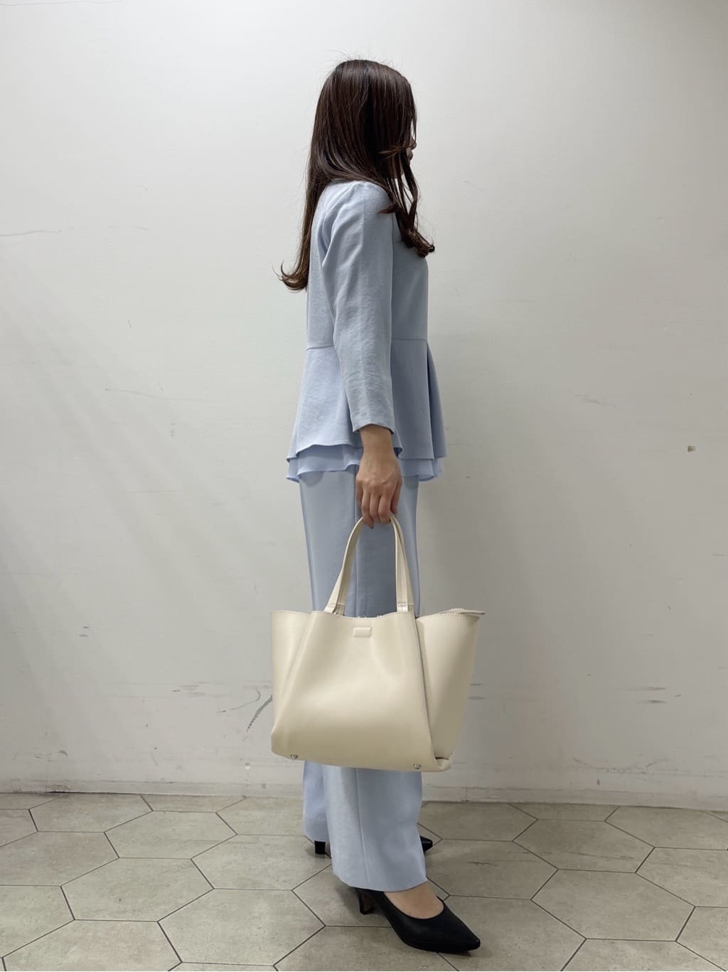 kahoさんの「INDIVI｜【洗える／UVケア／SETUP可】着る日傘ペプラムブラウス」を使ったコーディネート