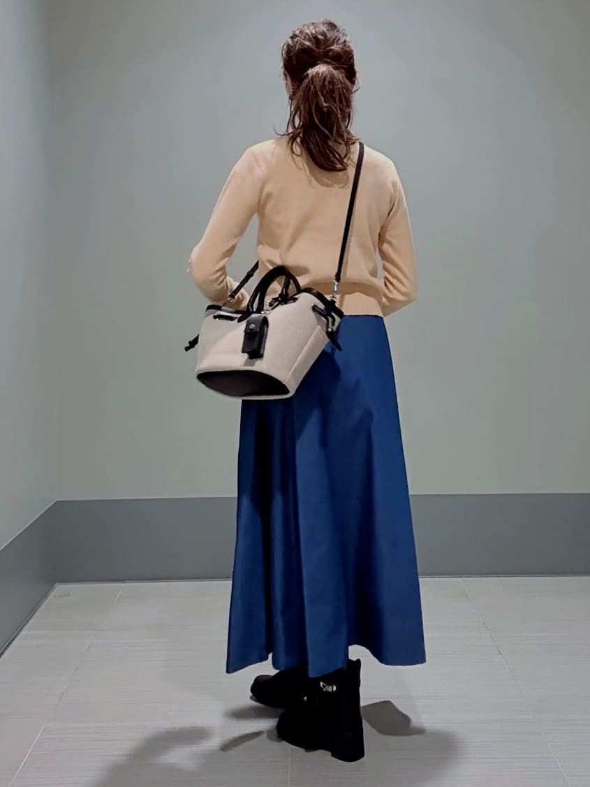 Yamaさんの「DRESSTERIOR｜【接触冷感/吸水速乾】クールタッチ デニムライク タックスカート」を使ったコーディネート