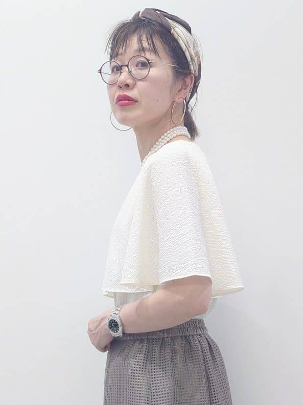 MUTSUKOさんの「UNTITLED｜【洗える/ストレッチ性/フェミニン】ケープデザインブラウス」を使ったコーディネート