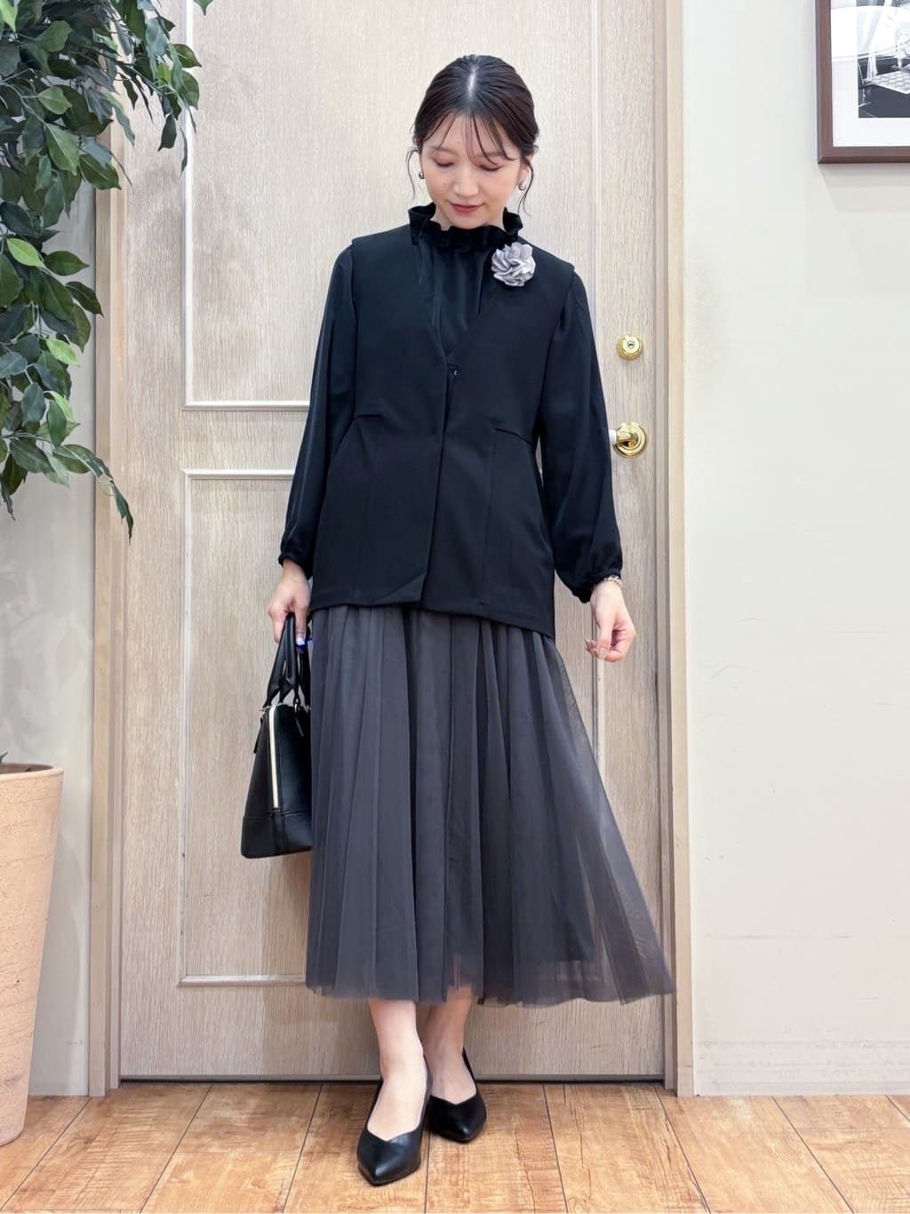 なみさんの「SHOO･LA･RUE｜【洗濯機可】上品で華やか スタンドフリルブラウス」を使ったコーディネート