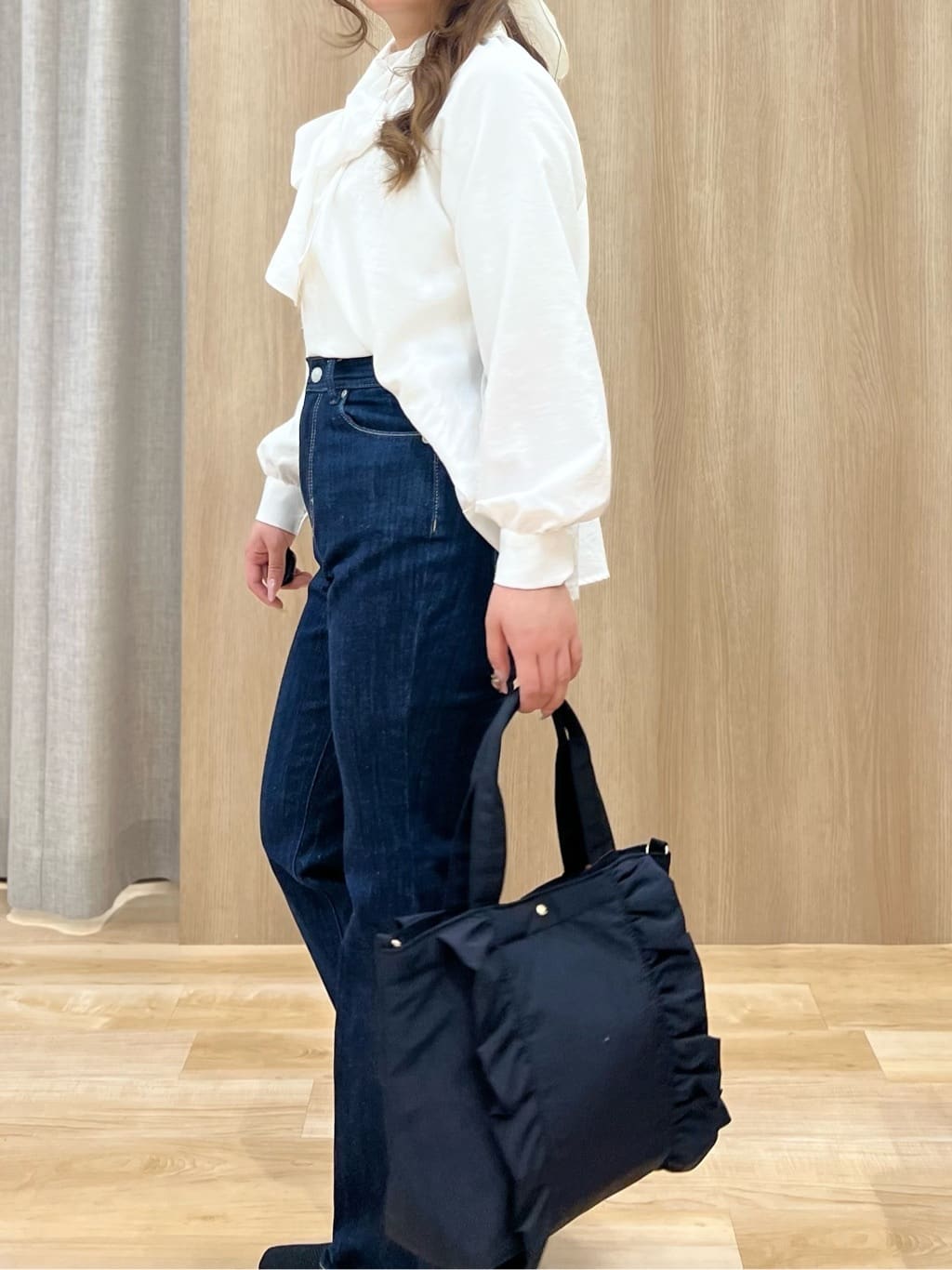 みことさんの「grove｜【選べる着丈】美シルエットデニムソフトフレアーパンツ」を使ったコーディネート