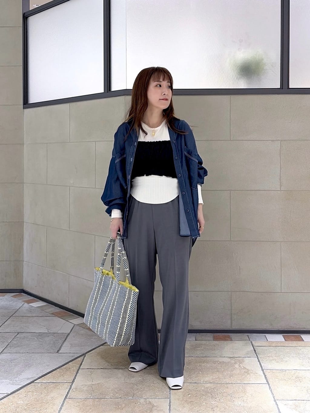 よねさんの「INDIVI｜デニムシャツ」を使ったコーディネート