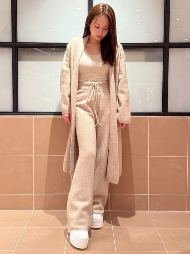 MIRINAさんの「ESPERANZA｜【EC先行販売】きゅんフィット厚底フラットキルティングスタッズスニーカー」を使ったコーディネート