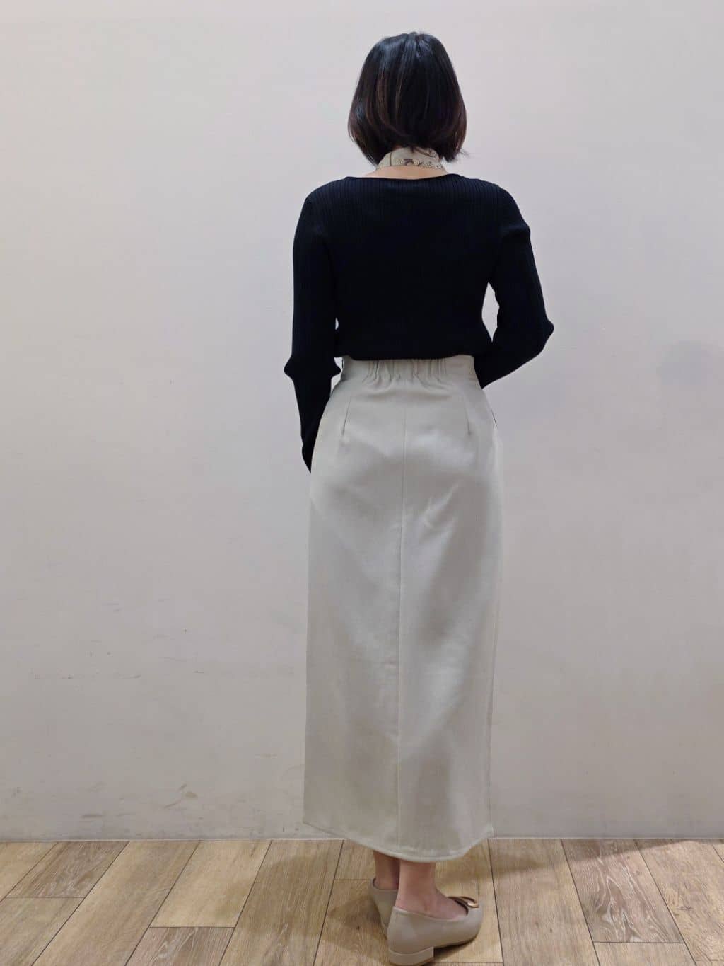 yuyuさんの「OPAQUE.CLIP｜シルバー多ボタン ランダムリブニットカーディガン【洗濯機OK】」を使ったコーディネート