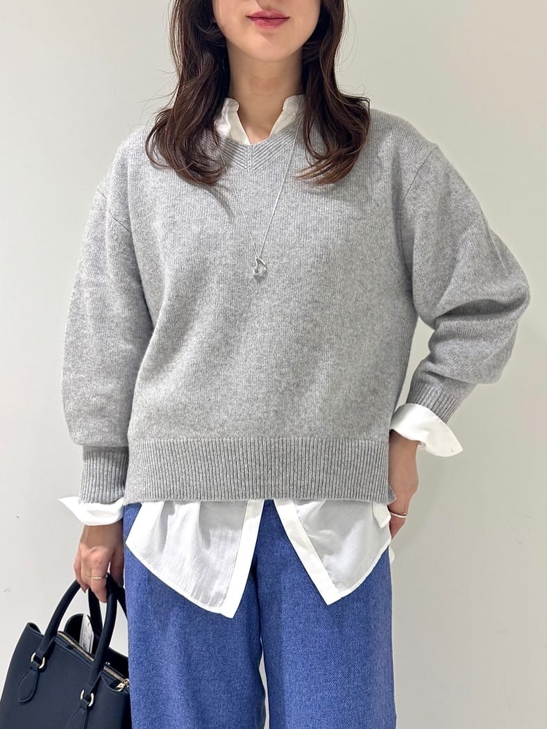 そんさんの「INDIVI｜【きれいめ／ラメ】シャイニーローン ドレーピーブラウス」を使ったコーディネート