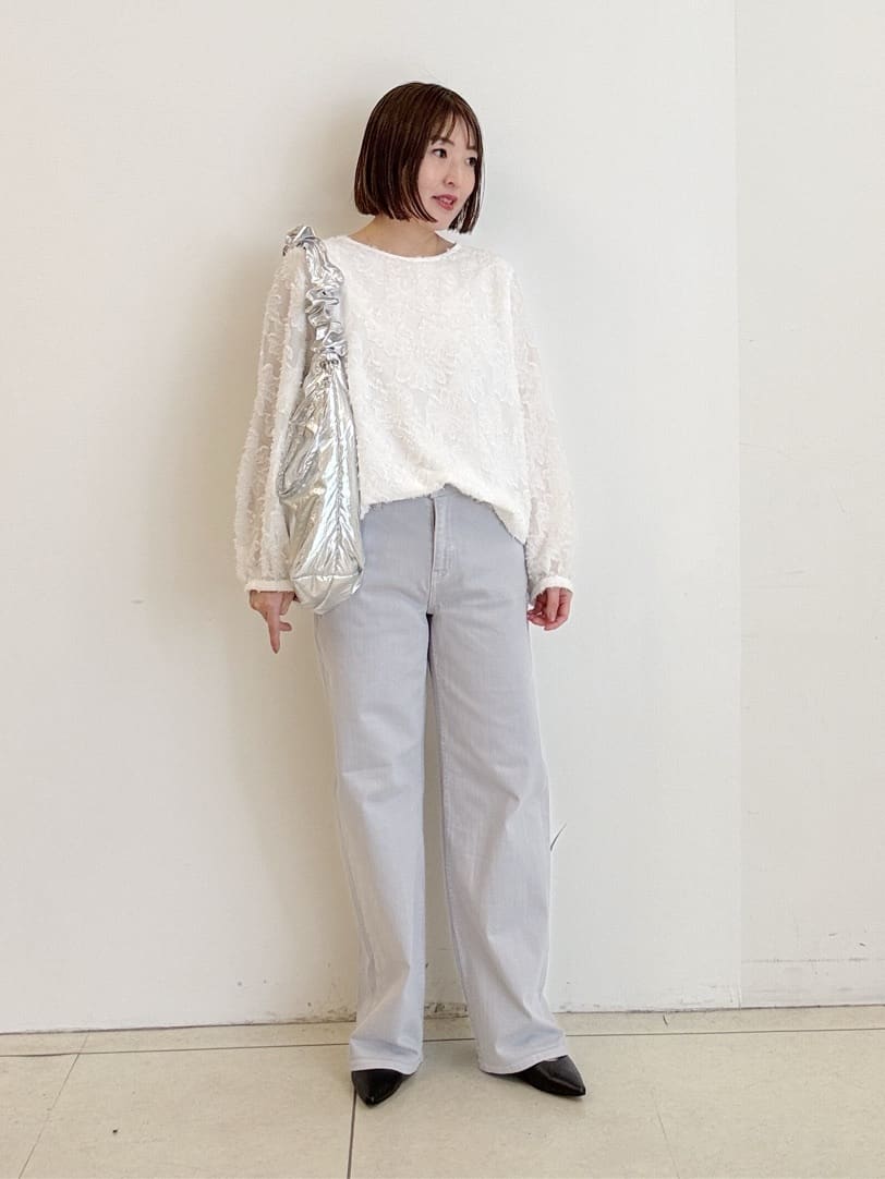 yoshiyaさんの「INDIVI｜【華やか／大人シアー／セレモニー】カットフリンジブラウス」を使ったコーディネート