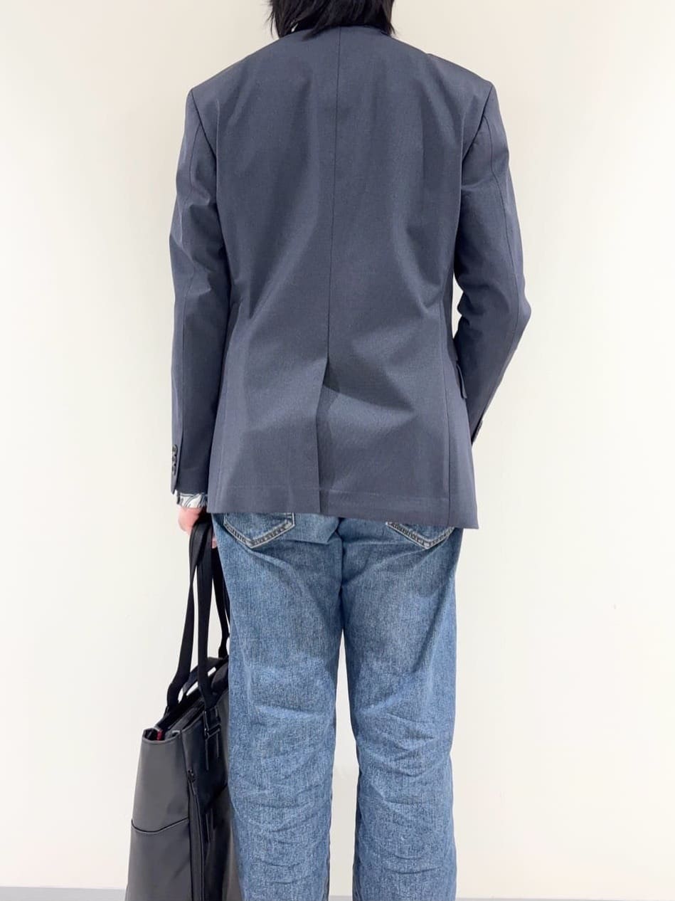 及川さんの「TAKEO KIKUCHI｜【360&deg;ストレッチ／軽量】None Of Stress ライト ジャケット（セットアップ対応）」を使ったコーディネート