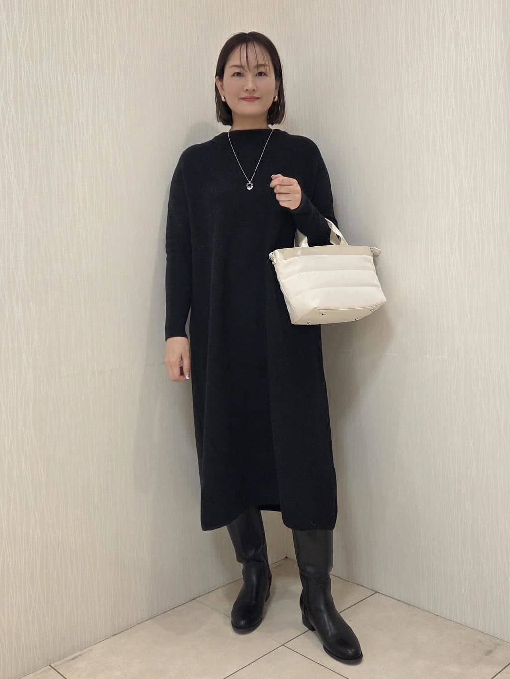 naokoさんの「UNTITLED｜【ロング丈/ゆったりシルエット】テントライン ニットワンピース」を使ったコーディネート