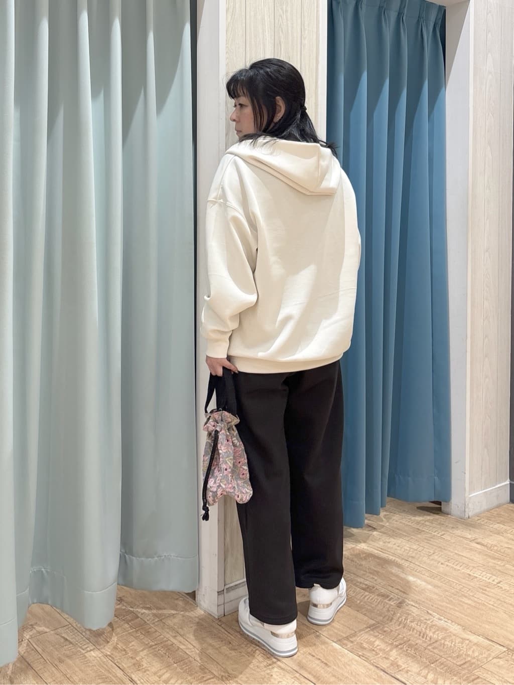 わかさんの「SHOO･LA･RUE｜【セットアップ可/S-LL/なめらかタッチ】大人カジュアルスタイルに ZIPパーカ」を使ったコーディネート