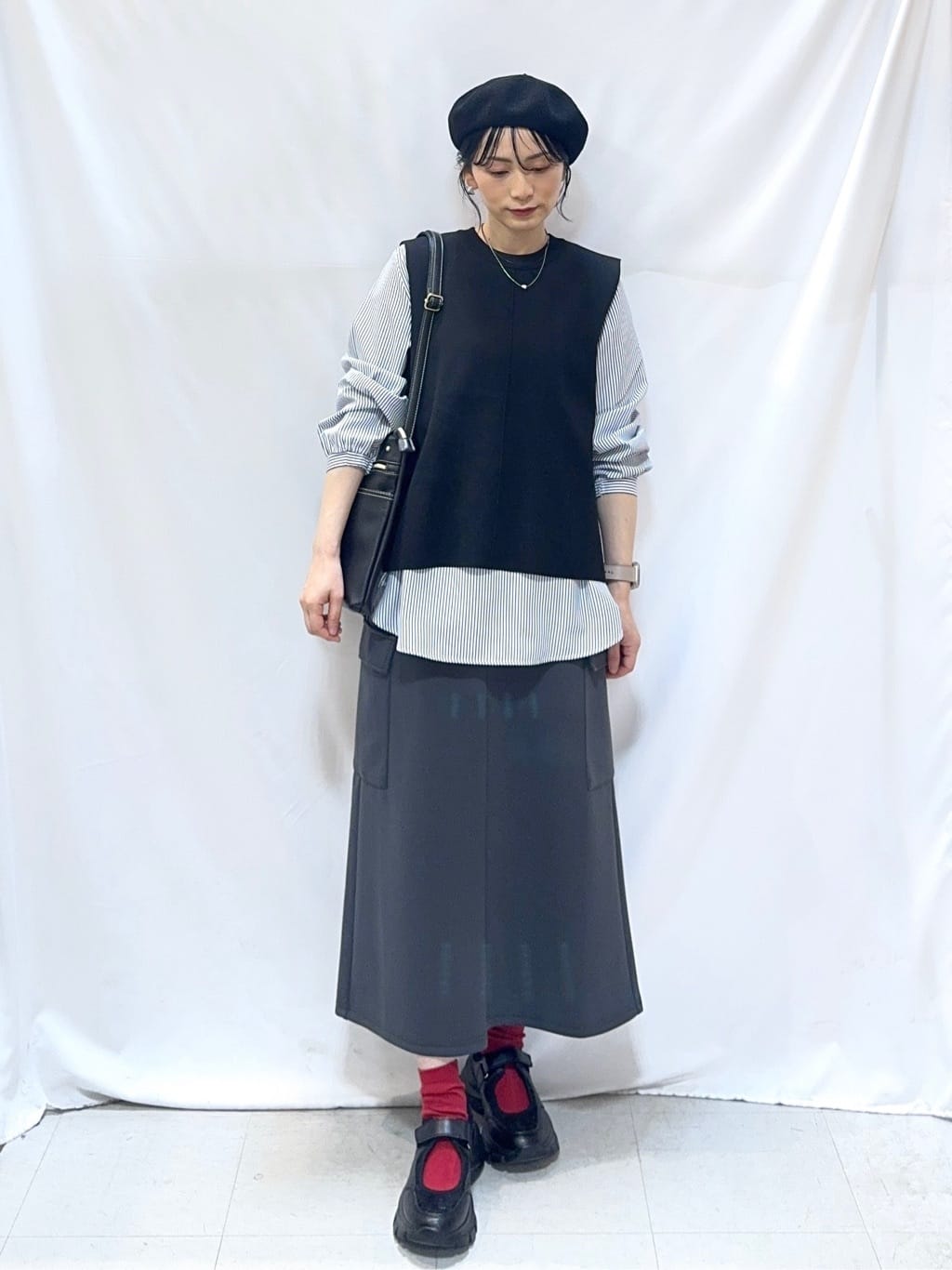𝐇𝐢𝐫𝐨𝐦𝐢さんの「SHOO･LA･RUE｜【洗濯機可/S-LL】サイドポケットでこなれ感のある ダンボールカーゴスカート」を使ったコーディネート