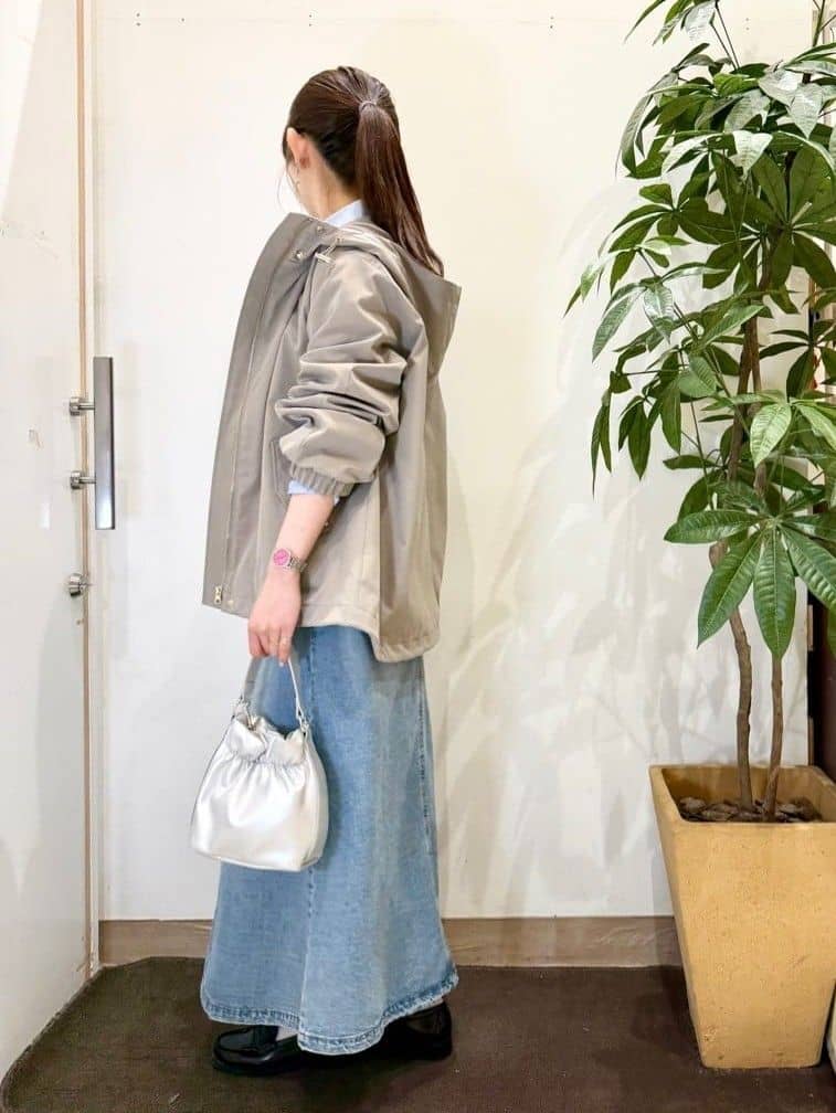 AYUMIさんの「SHOO･LA･RUE｜【洗濯機可】1枚でサマ見え シャツレイヤード風 スウェット」を使ったコーディネート