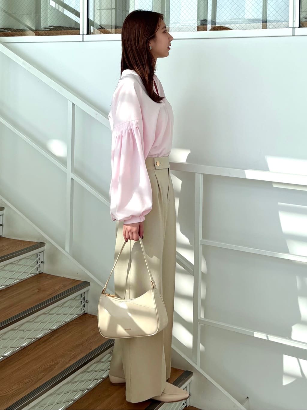 めぐさんの「OPAQUE.CLIP｜スキッパーボリュームスリーブブラウス【洗濯機OK】」を使ったコーディネート