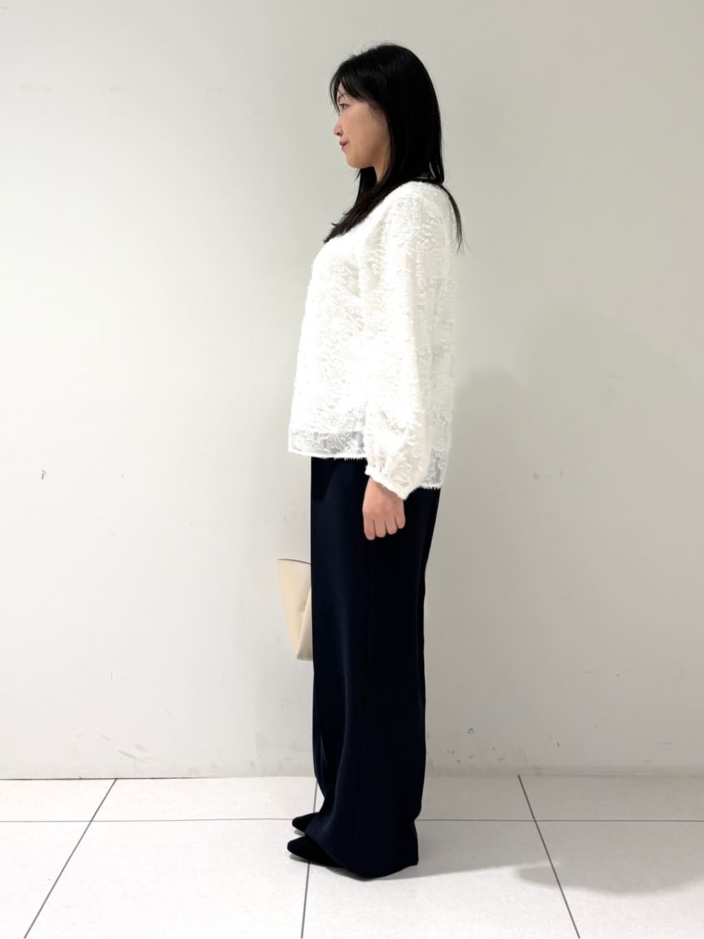 momokoさんの「INDIVI｜【華やか／大人シアー／セレモニー】カットフリンジブラウス」を使ったコーディネート