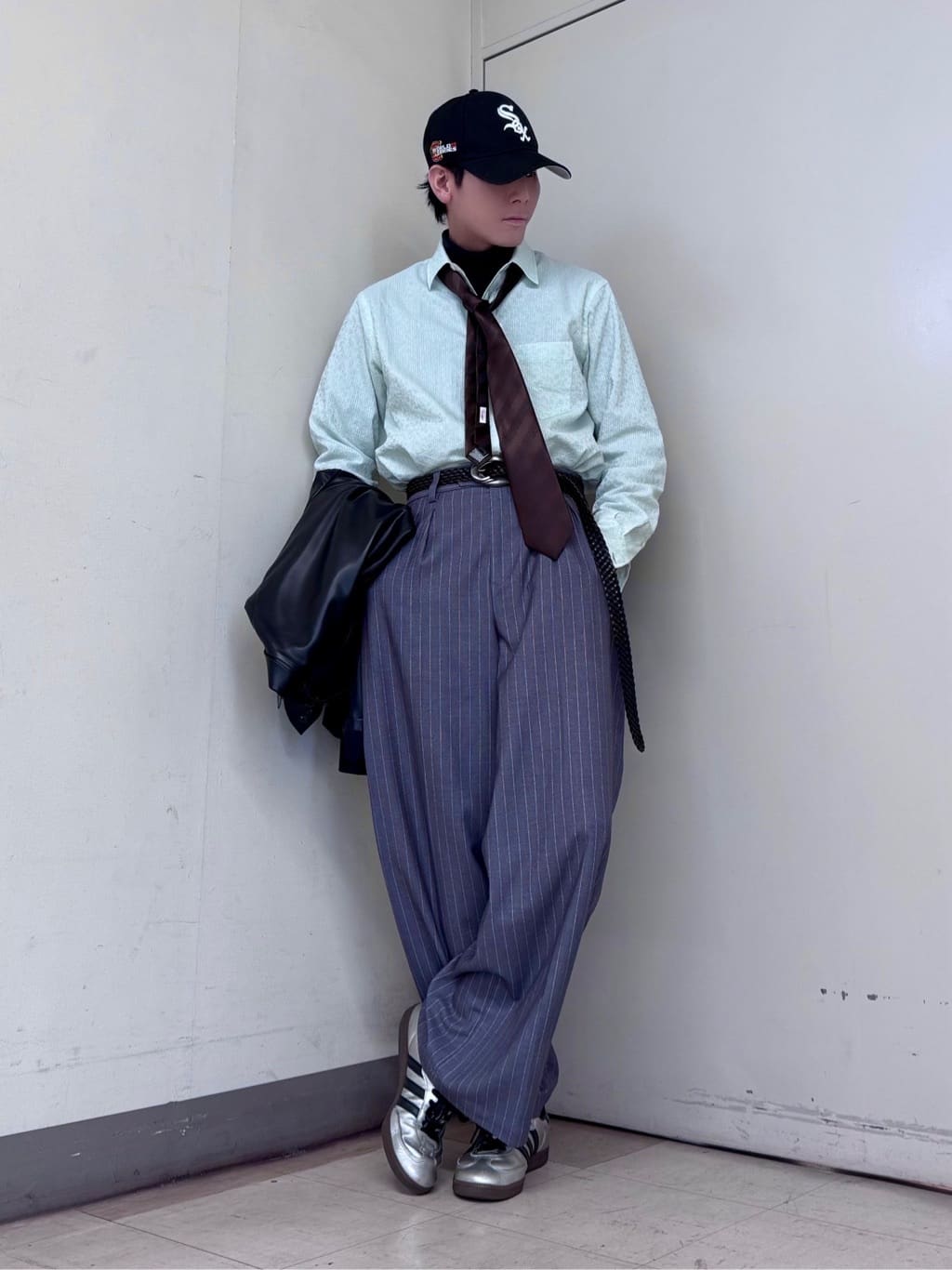 ryoさんの「TAKEO KIKUCHI｜播州 ドビーストライプ フラワーシャツ」を使ったコーディネート