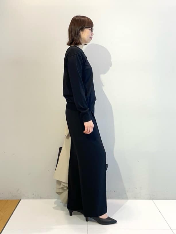 murayamaさんの「INDIVI｜【シルク混】きれいめVネックニット」を使ったコーディネート