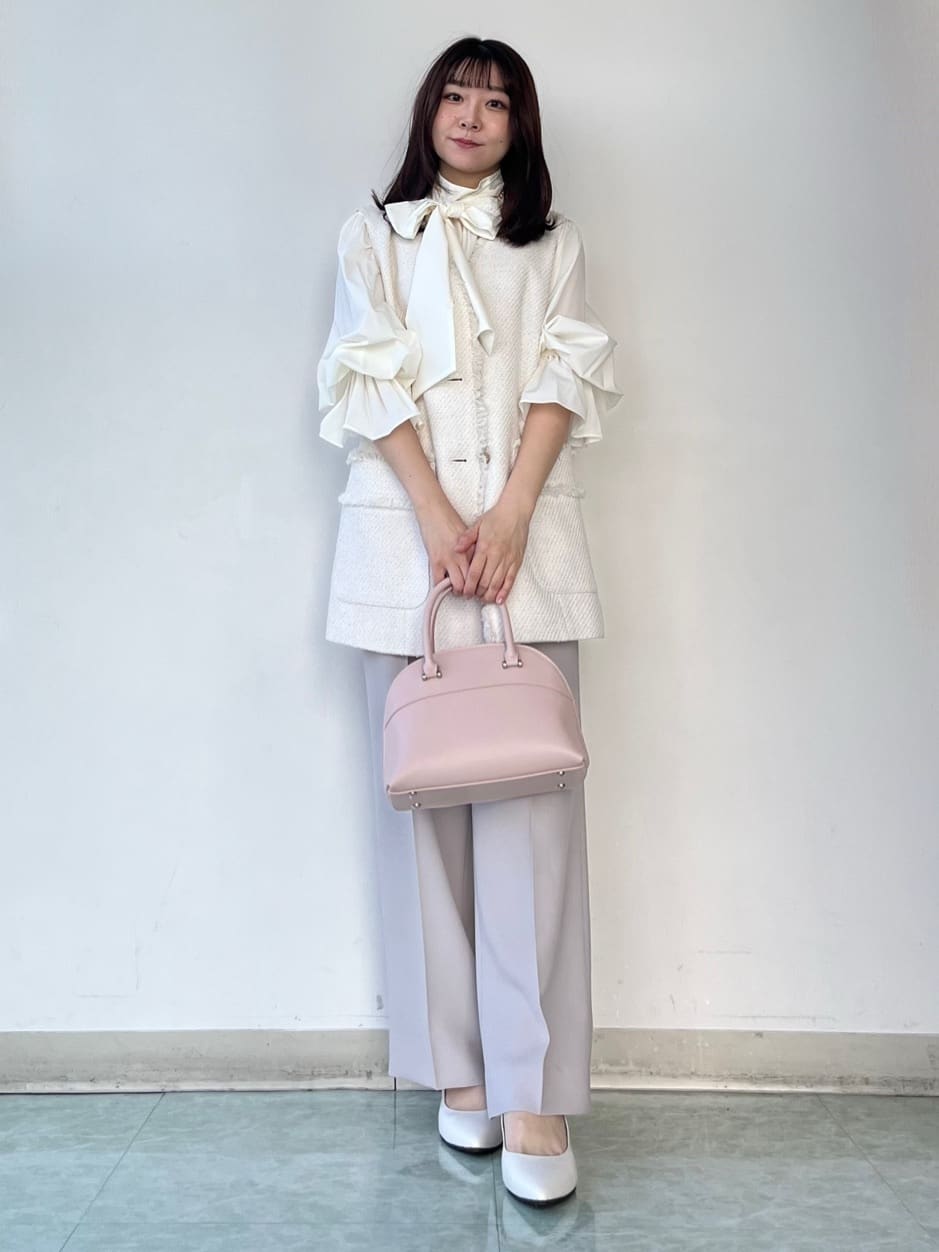 KAHOさんの「UNTITLED｜【オンオフ使える】スラブツイード ジレ」を使ったコーディネート