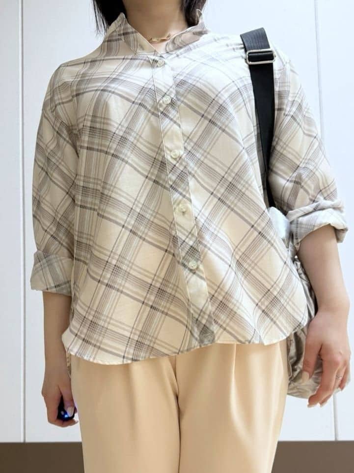 Rikoさんの「INDIVI｜【褒められパンツ／高ストレッチ】タックテーパードパンツ」を使ったコーディネート