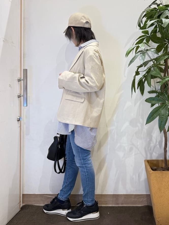 misakiさんの「SHOO･LA･RUE｜【S-LL/セットアップ可/イージーケア/UV】オンにもオフにも 軽やかシングルジャケット」を使ったコーディネート