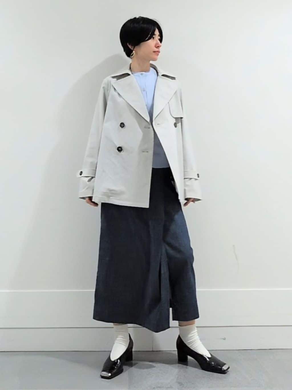 ミズタさんの「UNTITLED｜【定番人気/はっ水/洗える】タスランショートトレンチコート」を使ったコーディネート