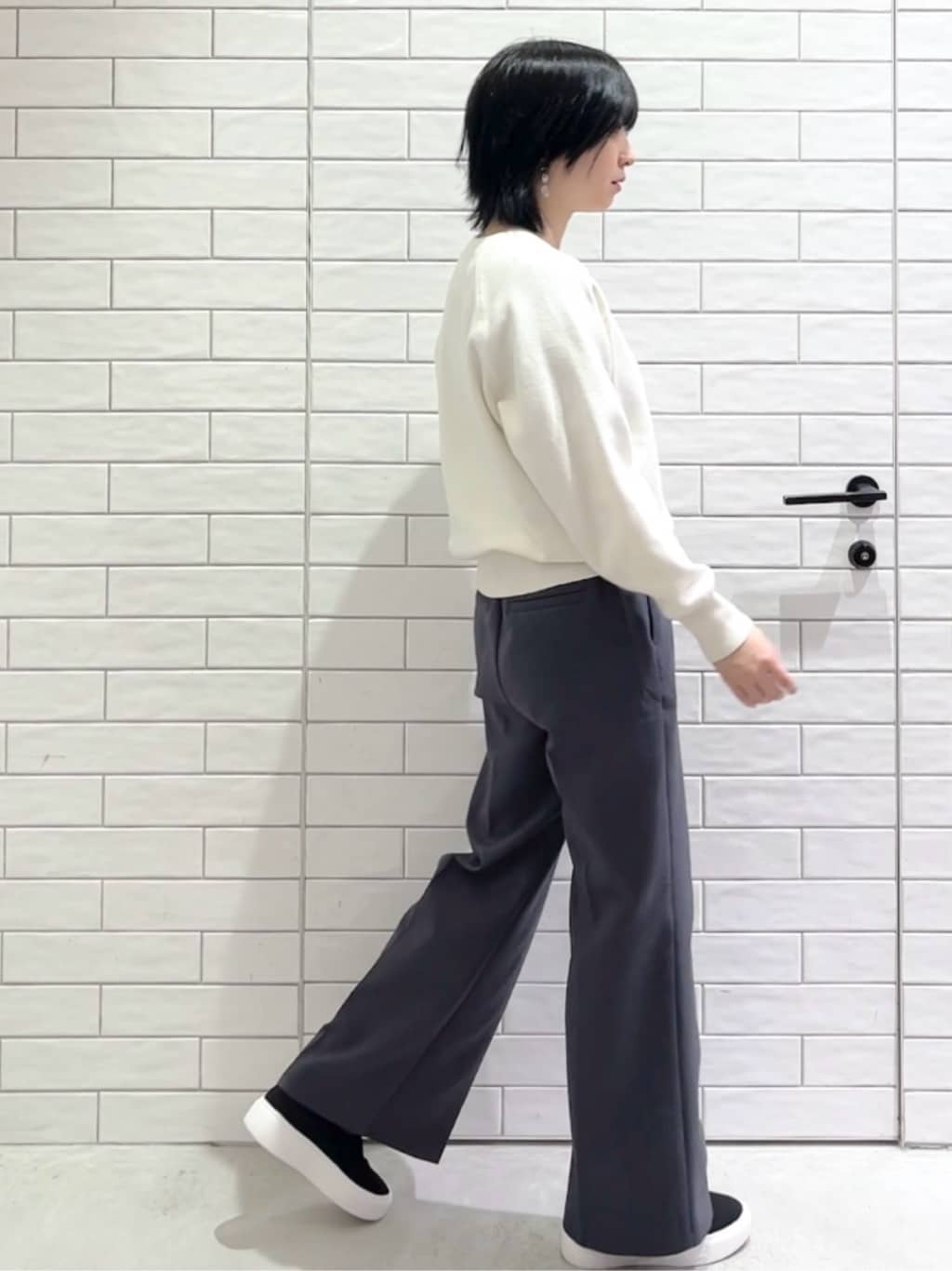 しおりさんの「OPAQUE.CLIP｜スウェットライクニット【洗濯機OK】」を使ったコーディネート